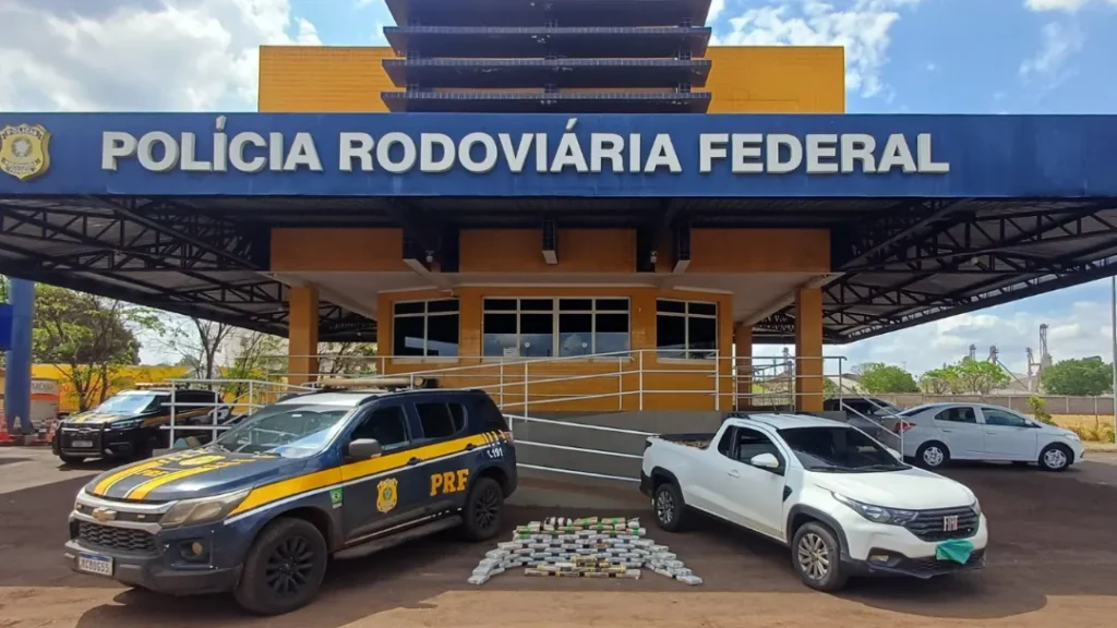 PRF apreende 80 kg de drogas em veículo durante fiscalização em Montividiu 7 PRF apreende 80 kg de drogas em veículo durante fiscalização em Montividiu