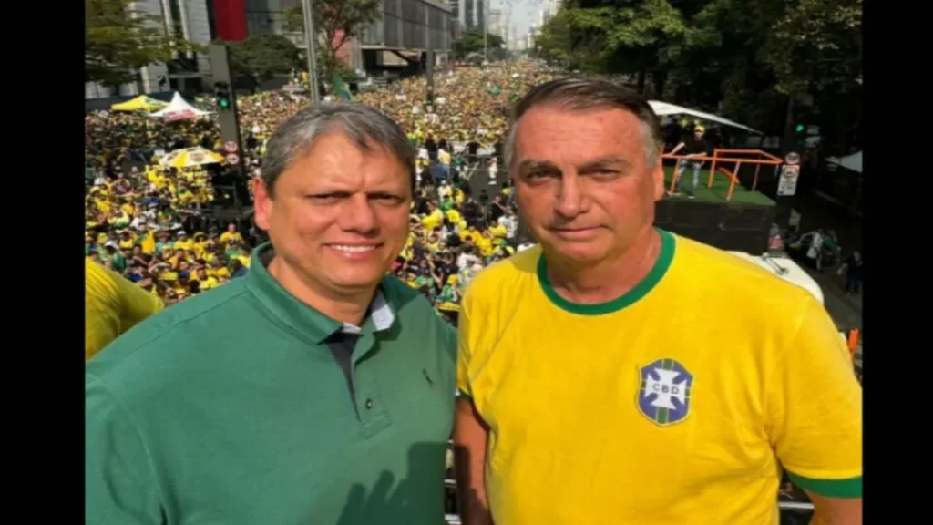 Tarcísio visita Bolsonaro em Brasília pela primeira vez após condenação do ex-presidente 9 Tarcísio visita Bolsonaro em Brasília pela primeira vez após condenação do ex-presidente