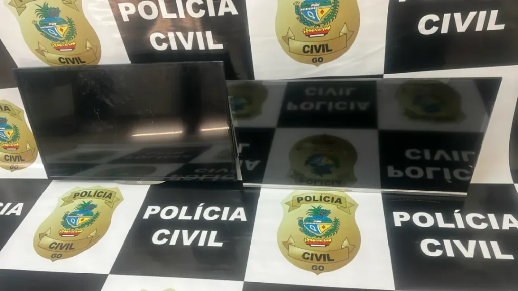 Mulher é presa em flagrante por receptação de televisores furtados de UBS em Vianópolis 5 Mulher é presa em flagrante por receptação de televisores furtados de UBS em Vianópolis