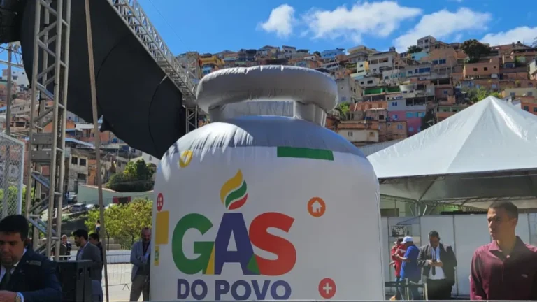 Governo Lula lança programa “Gás do Povo” para distribuição gratuita de botijões de gás a famílias de baixa renda