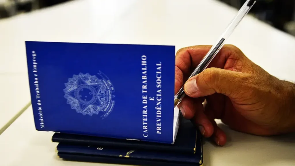 Taxa de desemprego em agosto permanece em 5,6%, repetindo mínima histórica 9 Taxa de desemprego em agosto permanece em 5,6%, repetindo mínima histórica