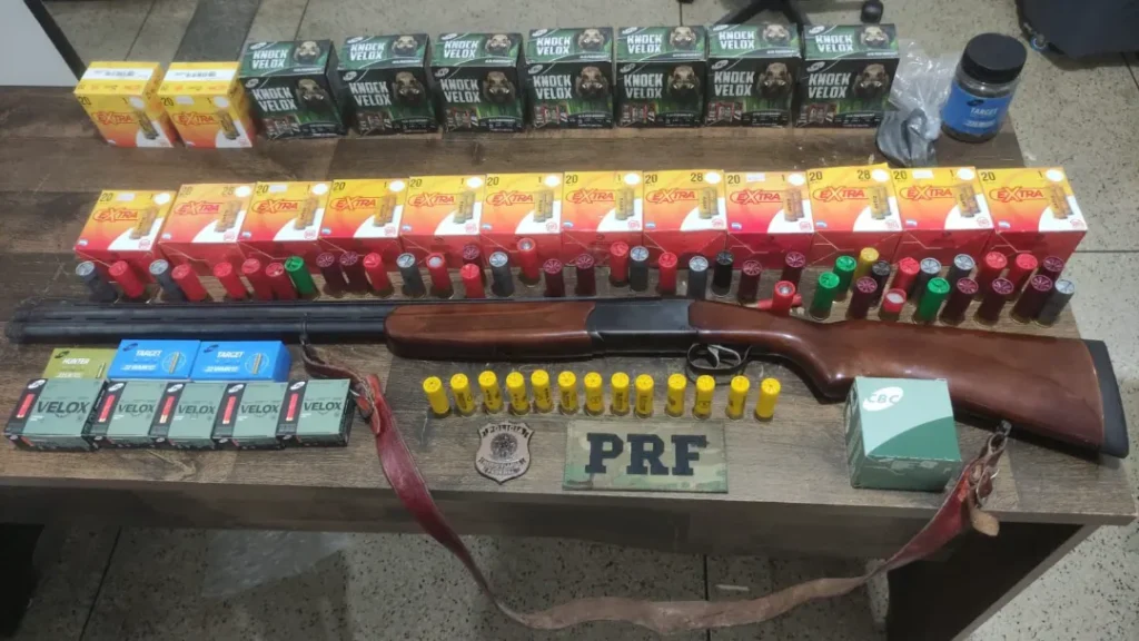 PRF apreende arma de fogo, munições e eletrônicos durante fiscalização na BR-153 10 PRF apreende arma de fogo, munições e eletrônicos durante fiscalização na BR-153