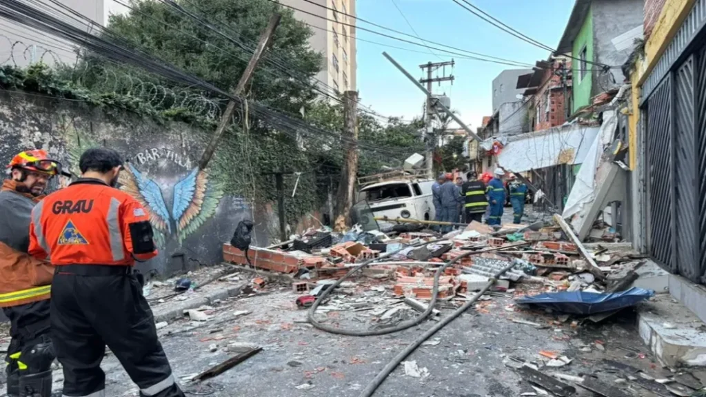 Acidente com gás provoca desabamento e deixa vítimas na zona oeste de SP 7 Acidente com gás provoca desabamento e deixa vítimas na zona oeste de SP