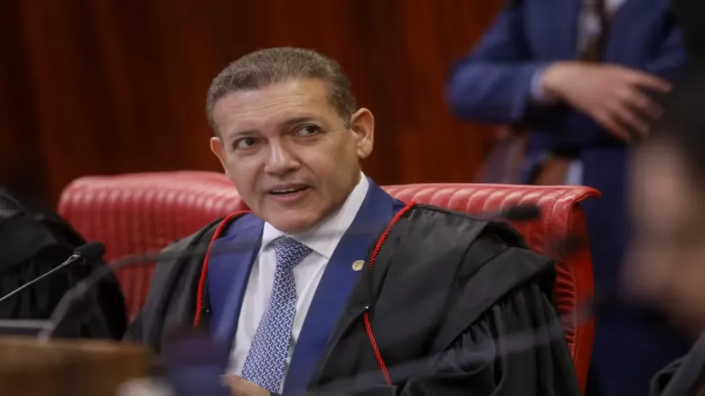 TSE suspende pesquisa eleitoral que envolvia áudio e Flávio Bolsonaro 9 Suspensão de pesquisa pelo TSE após pedido do PL provoca reação e abre debate sobre liberdade e eleições
