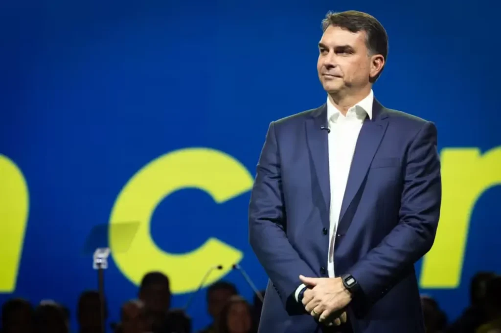 Contador ligado a Flávio Bolsonaro é preso em caso do INSS 8 Contador ligado a Flávio Bolsonaro é preso em caso do INSS