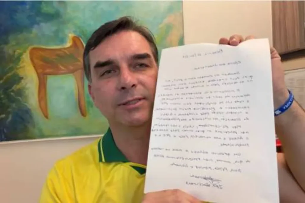 Carta de Bolsonaro leva à suspensão de visitas de Flávio 8 Carta de Bolsonaro leva à suspensão de visitas de Flávio