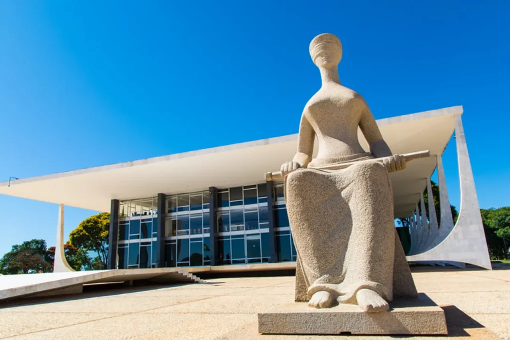 Advogado goiano faz pedido milionário ao STF 9 Advogado goiano faz pedido milionário ao STF