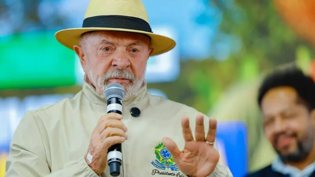 Lula é multado por campanha antecipada 7 Lula é multado por campanha antecipada