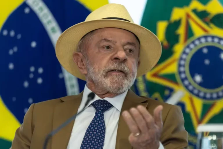 Presidenciáveis entram na disputa sob pressão
