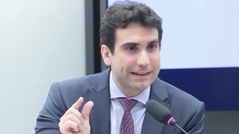Galípolo defende juros altos