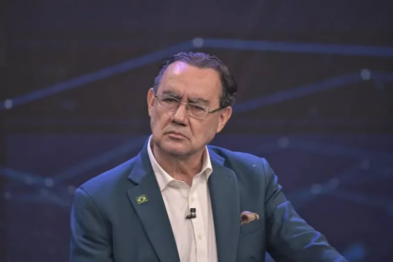 Augusto Cury dispara e movimenta eleição