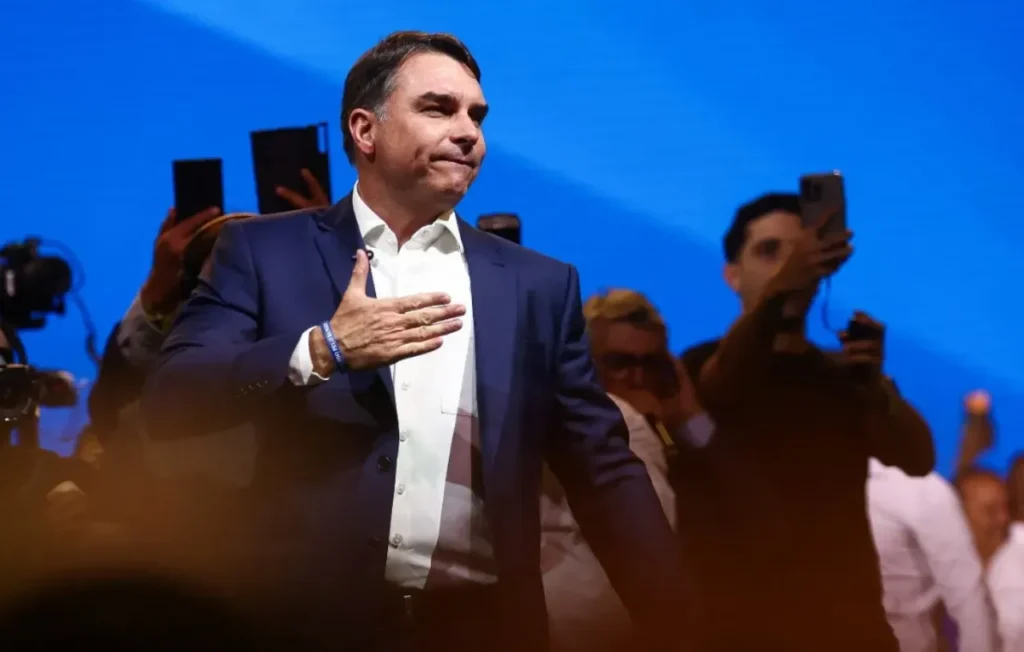 Flávio promete fim de taxa sobre petróleo 6 Flávio promete fim de taxa sobre petróleo