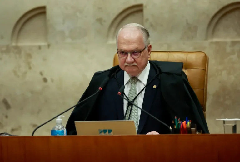 Fachin abre apuração sobre crise no STF