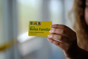 Reajuste do Bolsa Família vai custar R$ 22,7 bilhões e é visto como ineficiente por especialistas