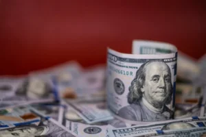 Dólar sobe e Bolsa recua com temor de juros nos EUA