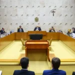 Ex-presidentes do STF faltam a julgamento de Moraes