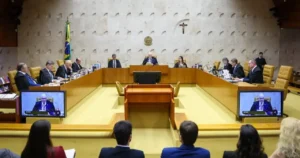 Ex-presidentes do STF faltam a julgamento de Moraes