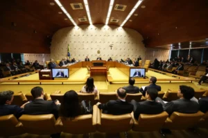 Sessão do STF expõe racha total entre ministros com troca de acusações