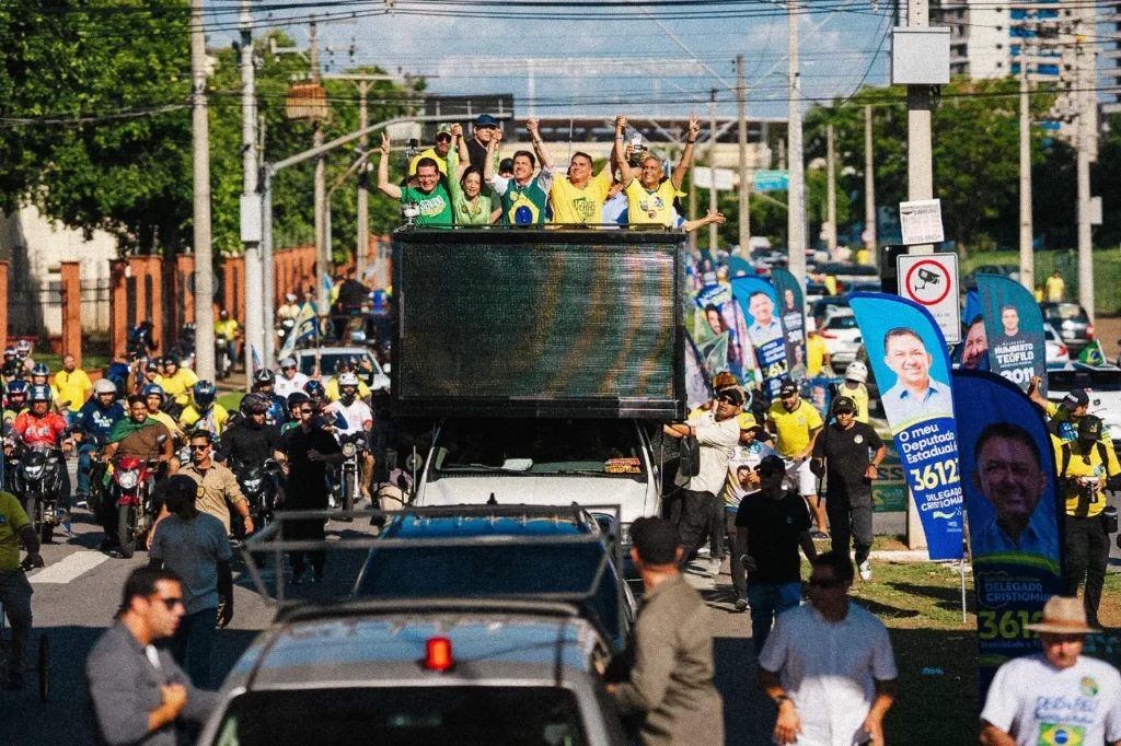 Flávio Bolsonaro participa de carreata em Goiânia 9 Flávio Bolsonaro participa de carreata em Goiânia