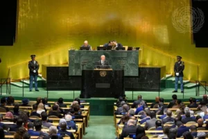 Flávio aciona TSE para proibir Lula de usar imagens do discurso na ONU