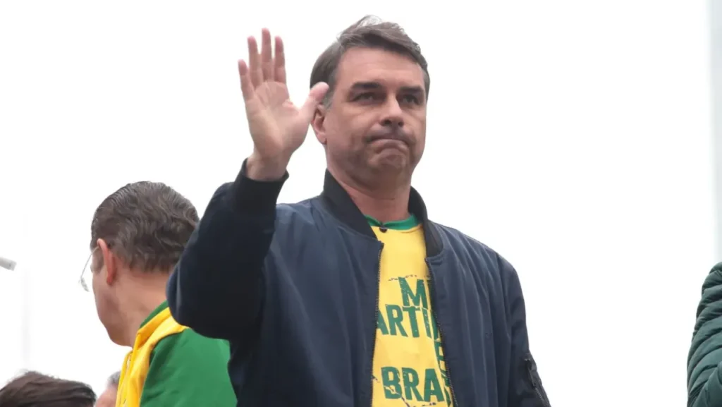 Flávio prepara ofensiva contra Lula 6 Flávio prepara ofensiva contra Lula