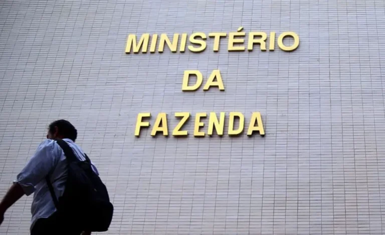 Orçamento prevê falta de R$ 15,8 bi em 2028