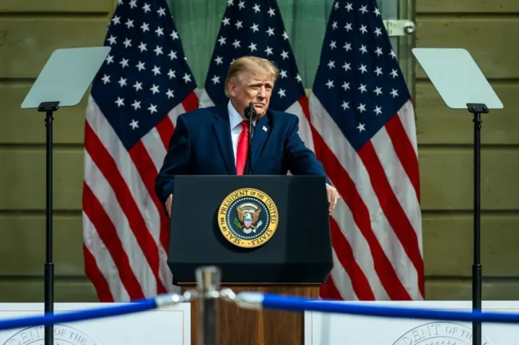 Trump tem queda na aprovação 7 Trump tem queda na aprovação