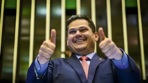 Mensagens revelam proximidade entre Alcolumbre e Vorcaro