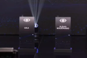 Flávio Bolsonaro sinaliza ausência em debate da Band; Lula confirma participação