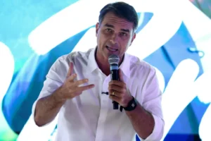 Flávio recua e confirma debate com Lula na Band