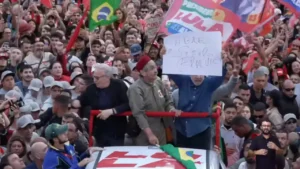 Lula anuncia abertura de sigilos e desafia Flávio Bolsonaro