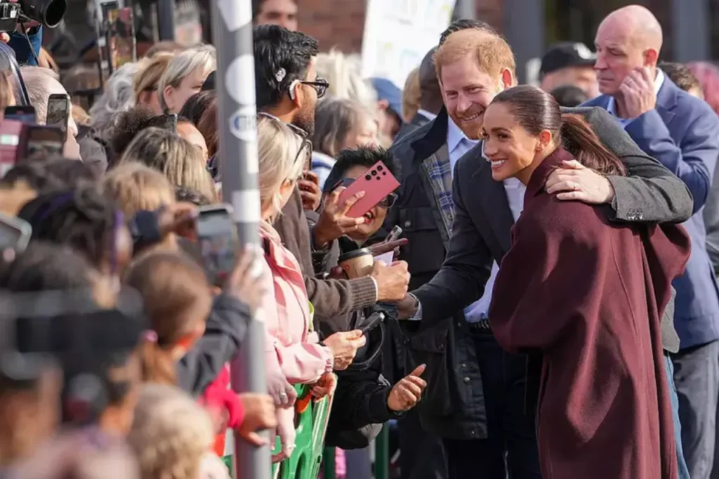 Harry e Meghan reaparecem juntos no Reino Unido 1 Harry e Meghan reaparecem juntos no Reino Unido