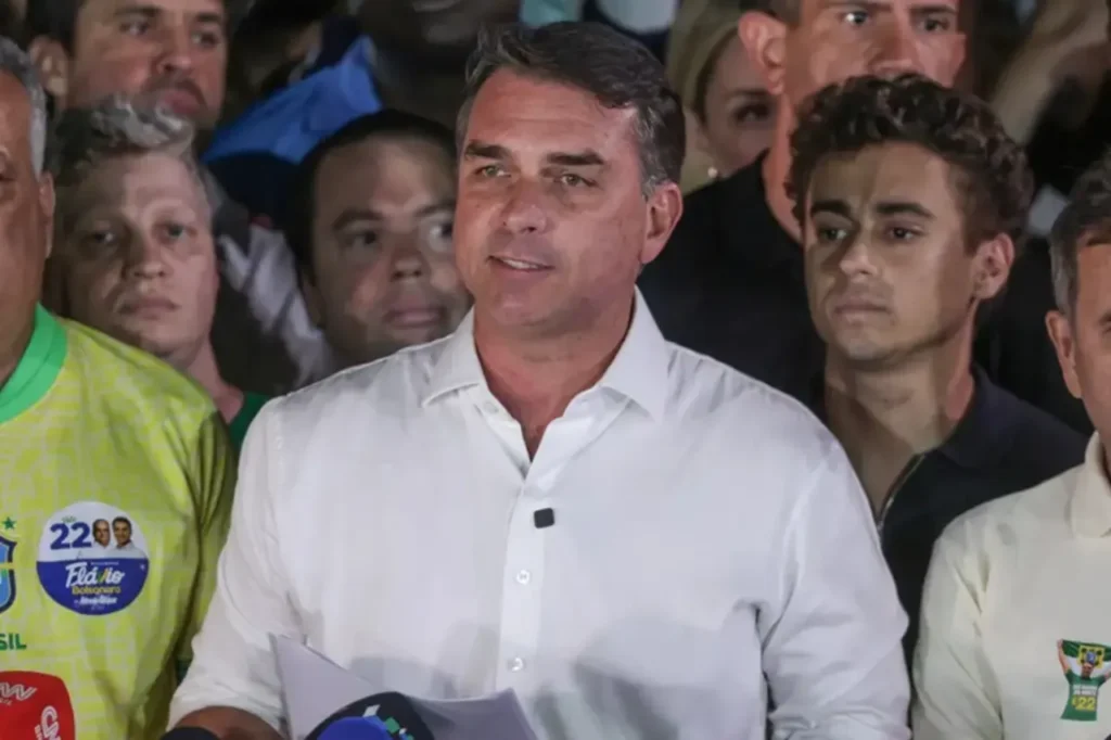 Flávio Bolsonaro contesta resultado e promete pedir anulação da eleição 4 Flávio Bolsonaro contesta resultado e promete pedir anulação da eleição