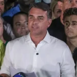 Flávio Bolsonaro contesta resultado e promete pedir anulação da eleição 3 Flávio Bolsonaro contesta resultado e promete pedir anulação da eleição