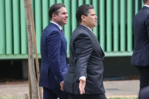 Centrão muda estratégia e disputa pelo comando do Congresso