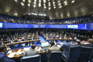 Senado inicia debate sobre fim da escala 6x1
