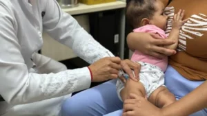 Baixa vacinação contra meningite acende alerta no Brasil