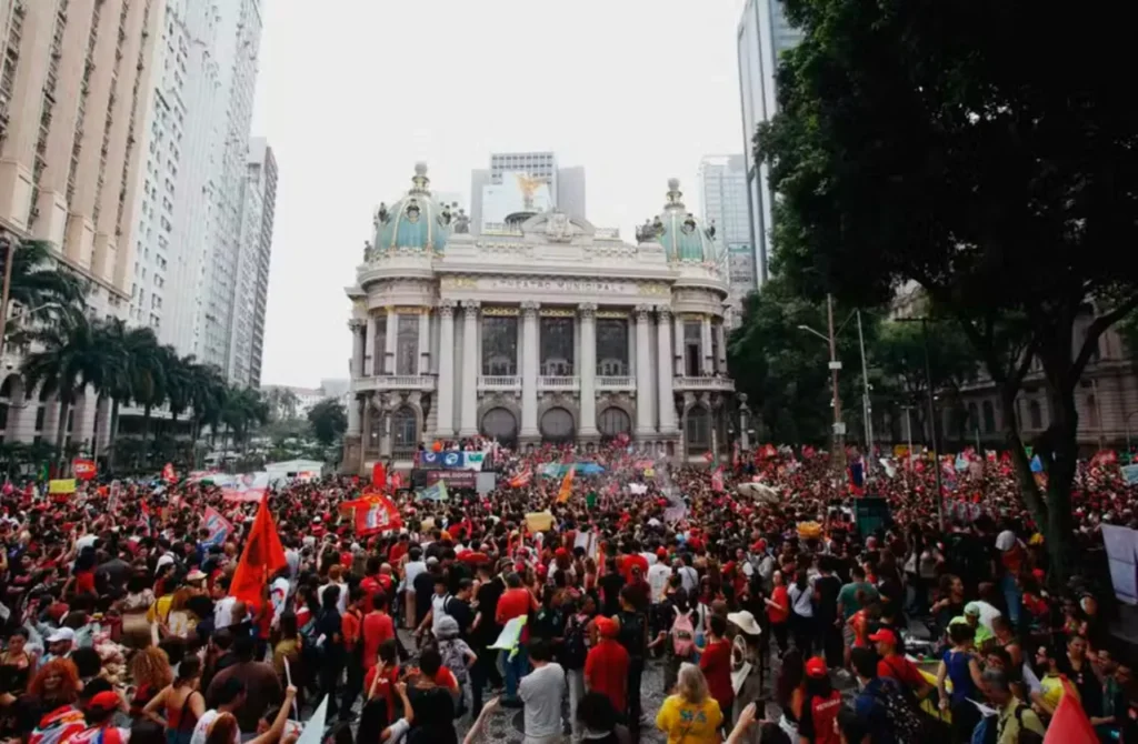 Ato reúne multidão no Rio em apoio a Lula 9 Ato reúne multidão no Rio em apoio a Lula