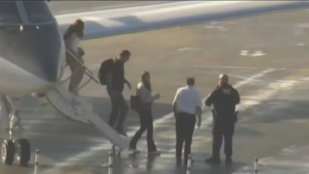 Flávio Bolsonaro chega a Miami com a família após deixar o Brasil 1 Flávio Bolsonaro chega a Miami com a família após deixar o Brasil