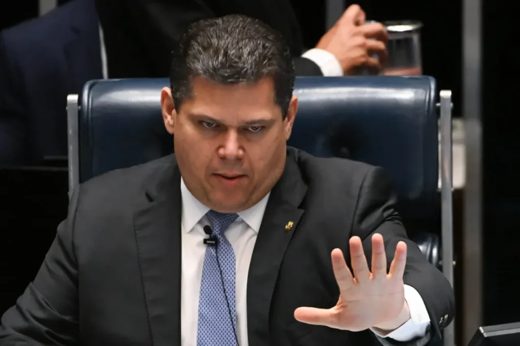 Alcolumbre retira PEC da Segurança da pauta e discute com oposição 8 Alcolumbre retira PEC da Segurança da pauta e discute com oposição
