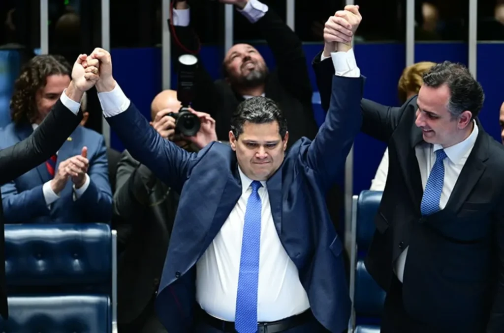 Alcolumbre busca apoio da direita para continuar no comando do Senado 8 Alcolumbre busca apoio da direita para continuar no comando do Senado